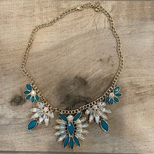 Fashion necklace. Teal/green and gold